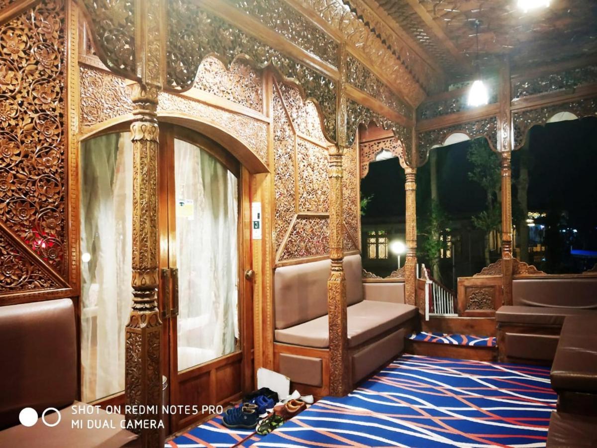 The Mughal Sheraton Houseboat Hotel Durgjan Exterior photo